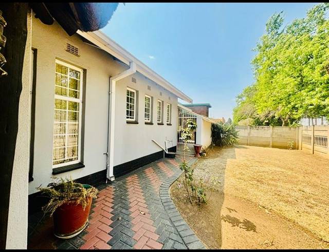 3 BEDROOM HOUSE FOR SALE IN VANDERBIJLPARK CE 3